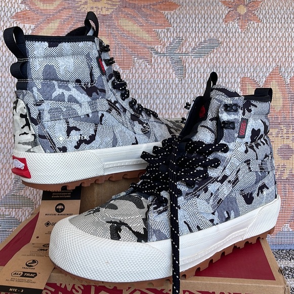 Vans WMNS Sk8-Hi Gore-Tex MTE
Arctic Camo Cloud
VN0A5111COI
Sneakers Boots - Picture 9 of 16